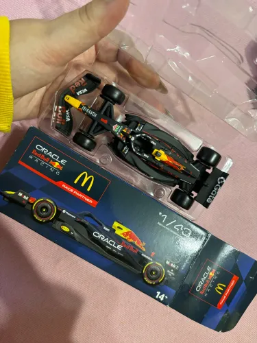 Miniatura Oracle Red Bull