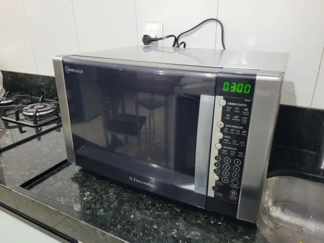 Microondas 30 Litros impecável