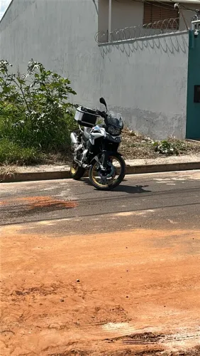 Vende em moto semi nova