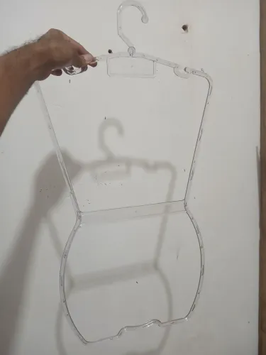 Cabides de corpo feminino