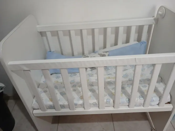 Mini berço em ótimo estado de uso, acompanha colchão 