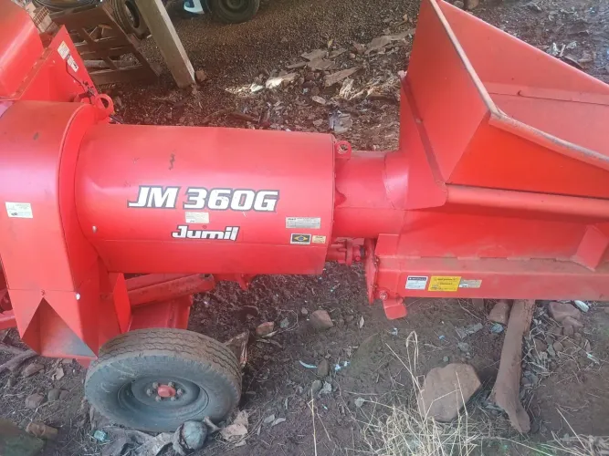 Colheitadeira de milho jumil penha foguetinho trator agrícola