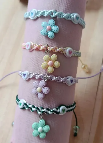 PULSEIRA ARTESANAL COM FLOR - DELICADA & PERSONALIZÁVEL ?