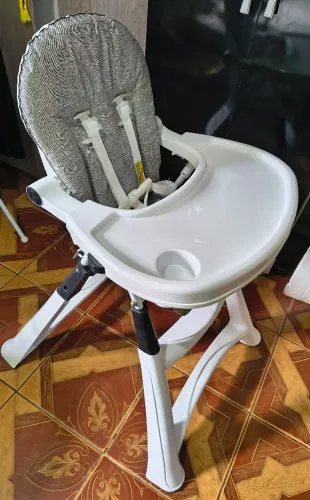 Cadeirinha de alimentação.