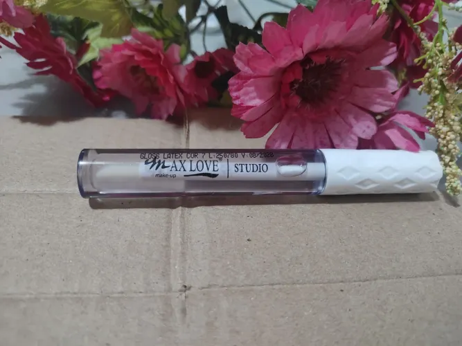 Batom Gloss Latex da Max Love