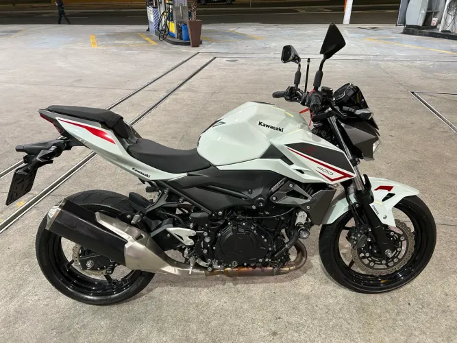 Kawasaki Z400 2022 - Impecável