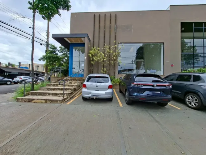 Salão comercial com 795,91m², bairro Alto da Boa Vista, Zona Sul em Ribeirão Preto/SP.