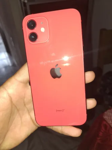 iPhone 12 vermelho 