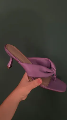 Sandália com salto lilás tamanho 38