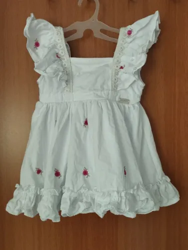Vestido branco com florzinhas