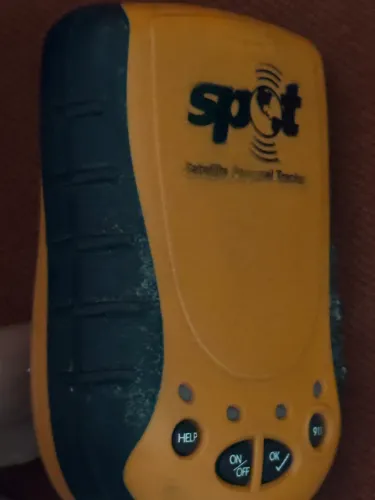 Spot localizador via satélite com botão de emergência 