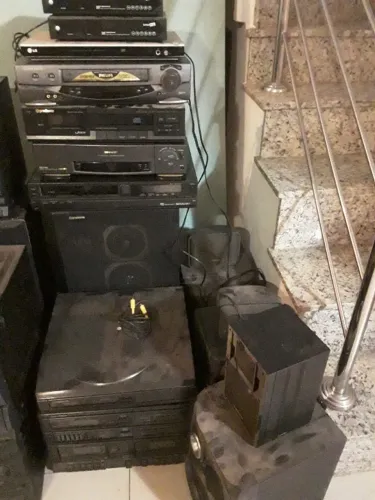 Lote de Equipamentos de Som e Vídeo Vintage - Sharp, Aiwa, Philips, Gradiente, LG