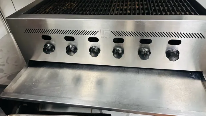 Churrasqueira profissional a gás 90 cm Charbroiler Edanca
