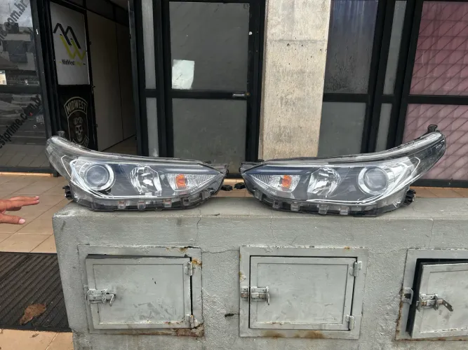 Farol Yaris 2020 Toyota 