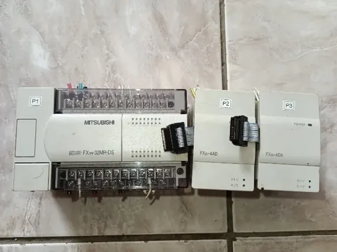 Controlador lógico programável CLP compacto Mitsubishi FX 2n 32 Mr-ds acompanhado expansão