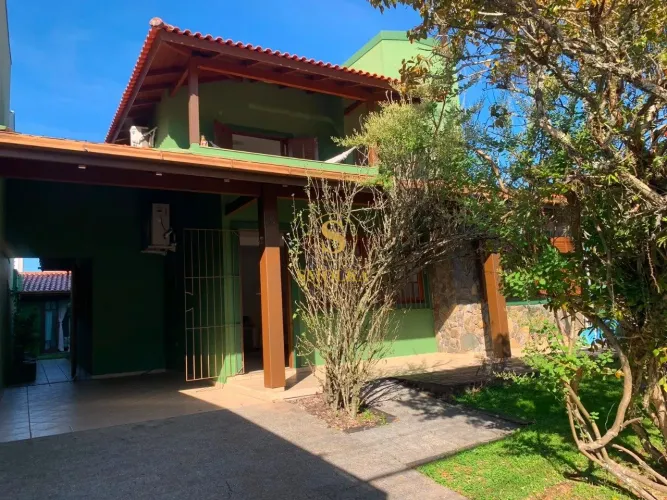 Conforto, Lazer e Charme em Canasvieiras ? Casa com Suíte, Jacuzzi para 6 Pessoas e Edícul