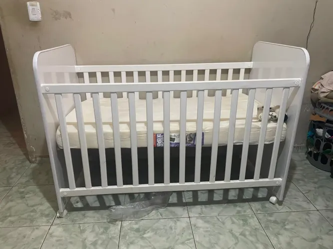 Berço bem conservado vem com colchão 