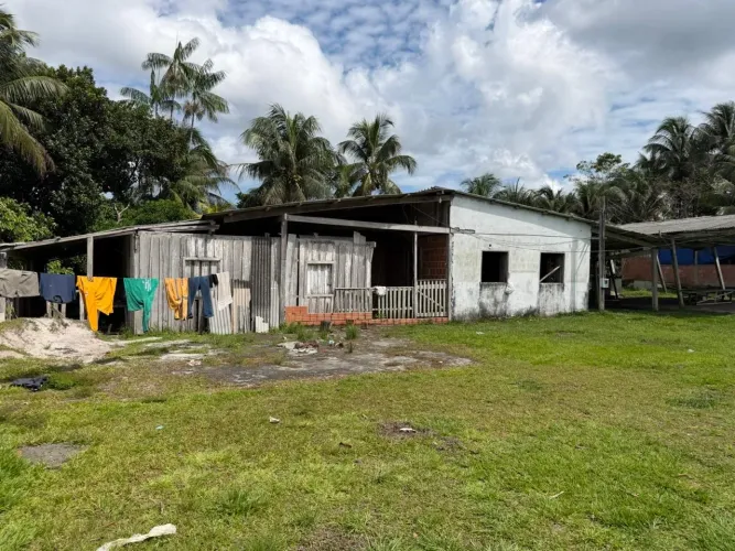 VENDO OU TROCO SÍTIO NA BEIRA DA ESTRADA AM 010