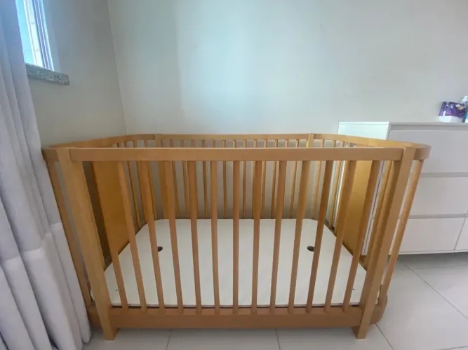 Berço três em um (com colchão)