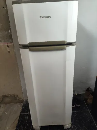 Geladeira Esmaltec 