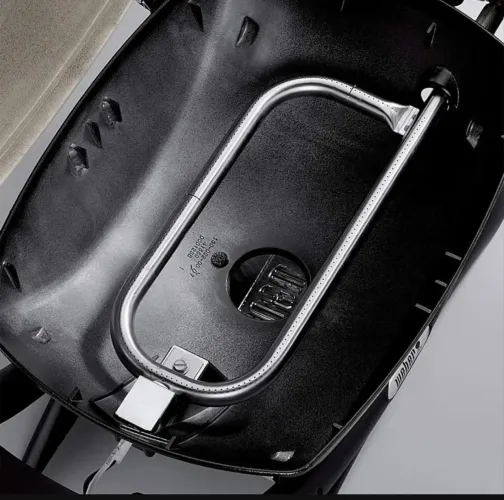 Churrasqueira Weber Q1200 preta com capa usada