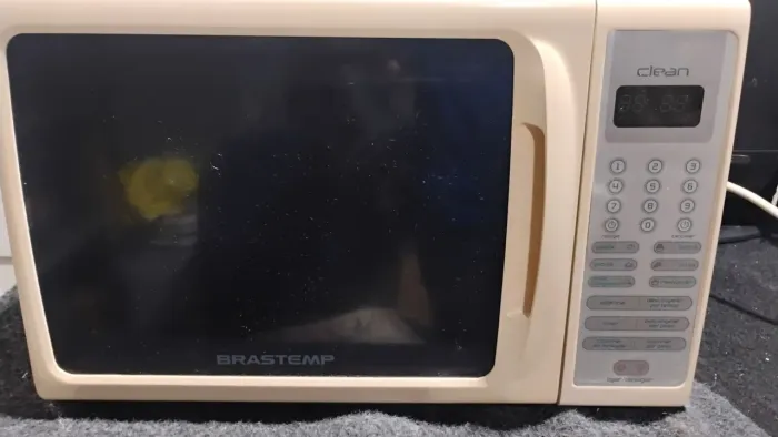 Microondas Brastemp de 18litros em perfeitas condições de uso conservado completo.