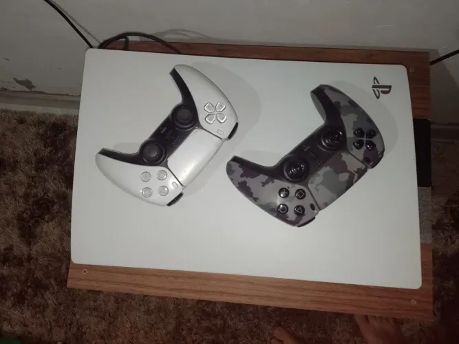 Ps5 com mídia física, dois controles