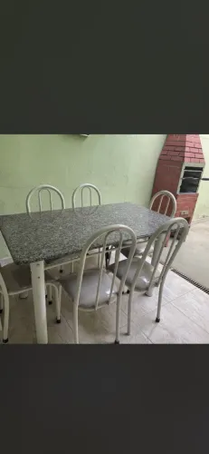 Conjunto de Mesa de Jantar com 6 Cadeiras (Tampo de Granito e Estrutura Tubular)