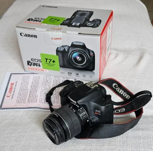 Canon EOS Rebel T7+