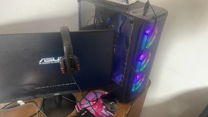 Pc game semi novo