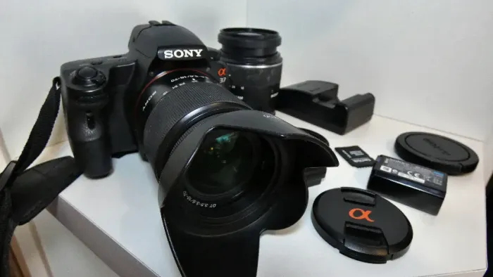 Camera Sony Alpha 37, Duas lentes e acessórios
