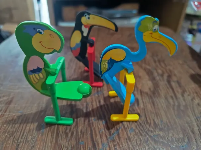 Tucano papagaio pelicano aves equilibristas Kinder ovo anos 90 lote