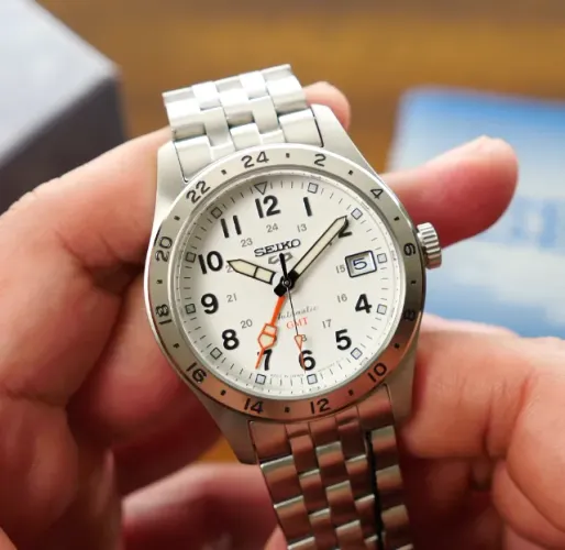 Relógio Seiko 5 field GMT Polar Branco SBSC009 JDM