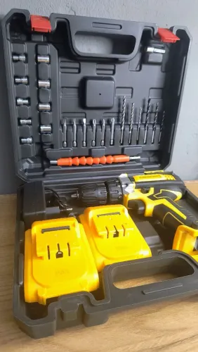 Furadeira e Parafusadeira com duas Baterias 48V e acessórios nova