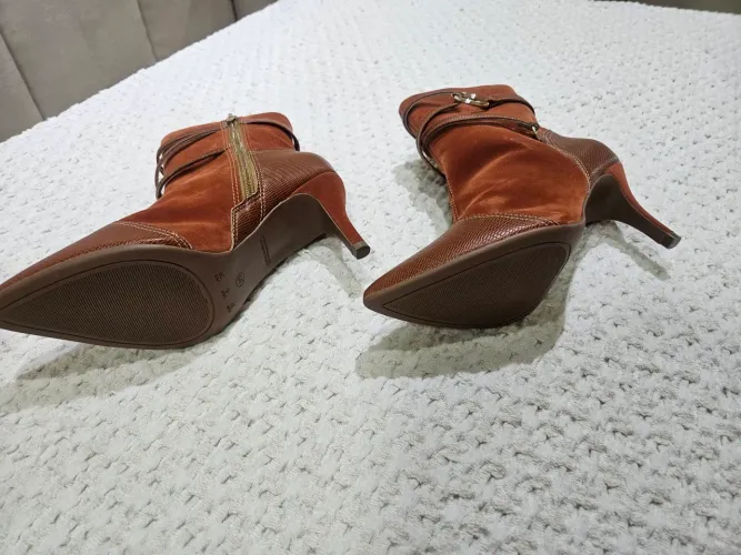 Bota cano curto Bebecê