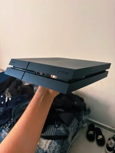 Ps4 1TB + 2 Controles e 3 Jogos