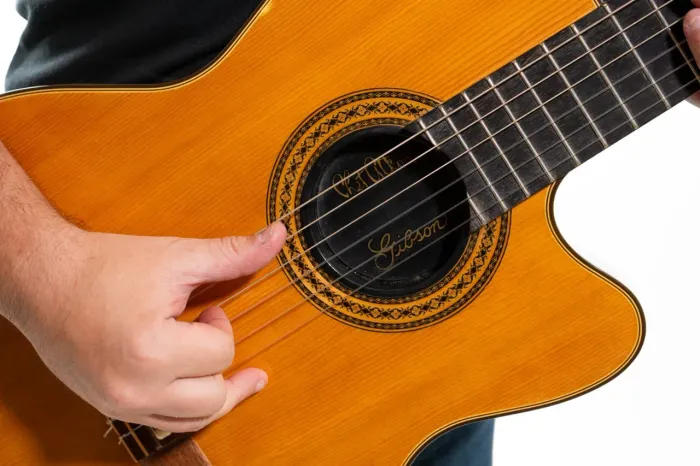 Vendo Violão Gibson Chet Atkins RARO, ou troco por Violão Martin Americano Elétrico.