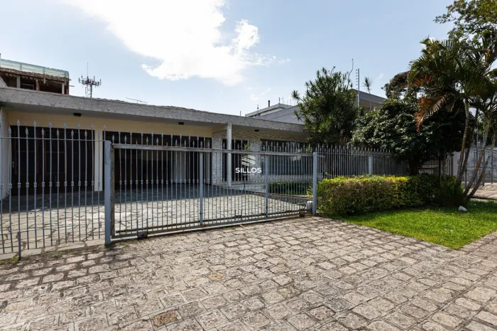 Casa para alugar com 4 quartos no Seminário em Curitiba