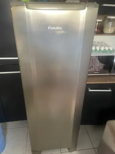 Geladeira Esmaltec