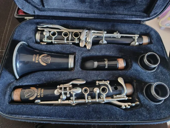 Clarinete Eagle cl04n + Boquilha Barkley Prima 55