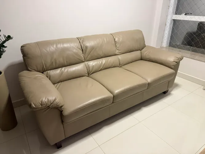 SOFÁ EM COURO