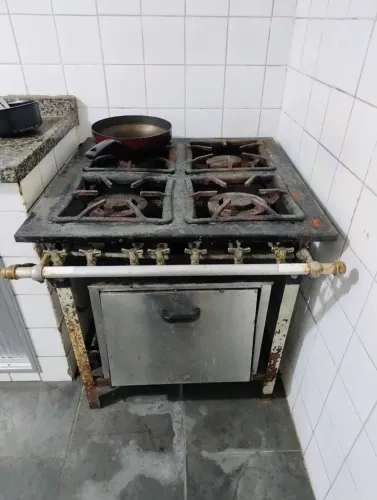 Fogão industrial 4 bocas e forno