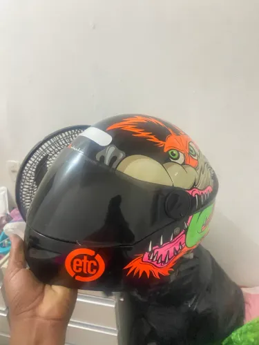Capacete seminovo