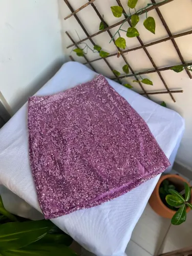 Saia Curta De Paetê Lilás Roxo BE FREE Com Fenda Lateral
