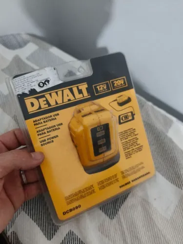 Adaptador USB DeWalt DCB090 Original (Usado com Caixa)