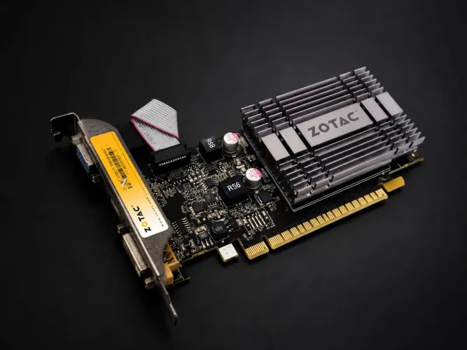Placa de Vídeo ZOTAC GeForce 8400 GS 512MB DDR2 64-bit - Excelente Estado