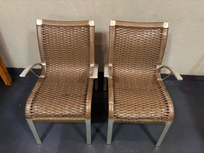 Cadeira de alumínio com rattan
