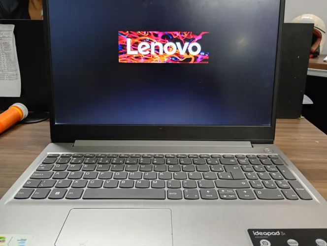 Notebook Lenovo IdeaPad 3i | SSD 128GB | 4GB RAM | Windows 11 | Conservado