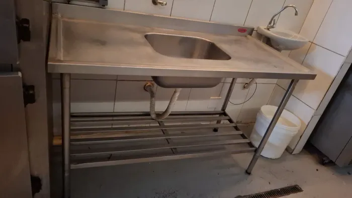 OPORTUNIDADE IMPERDÍVEL! Mesa de Inox Industrial com Pia