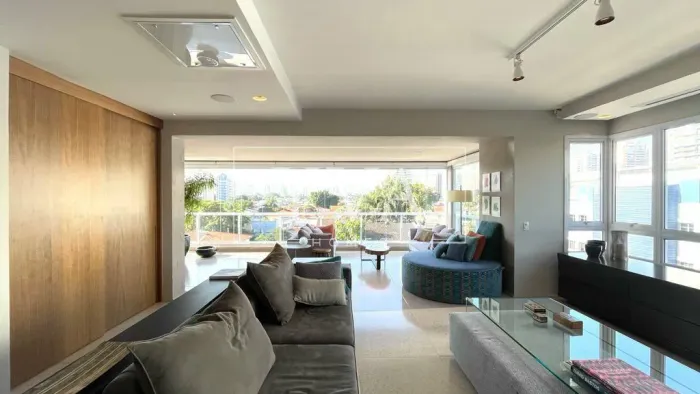 Apartamento no Brooklin com 225m², 3 suítes e 4 vagas